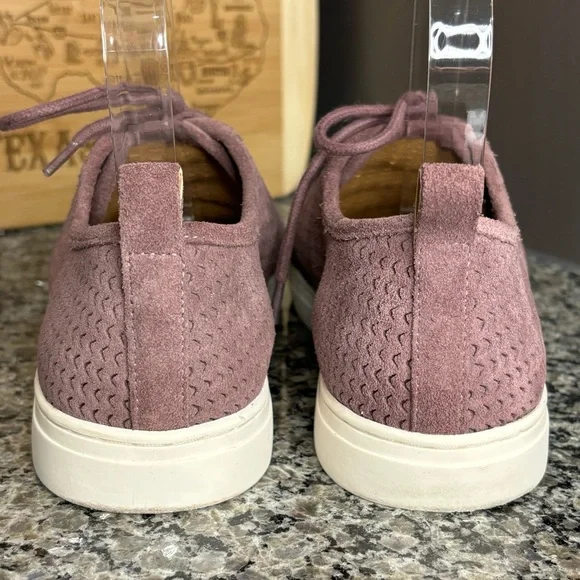 Lucky Brand LaWove Mauve Perforated Sneakers Size 9 - Picture 5 of 9